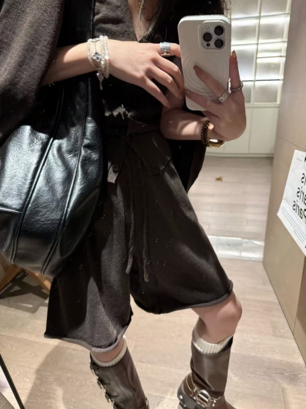 羊毛掛脖背心中褲開衫三件套裝