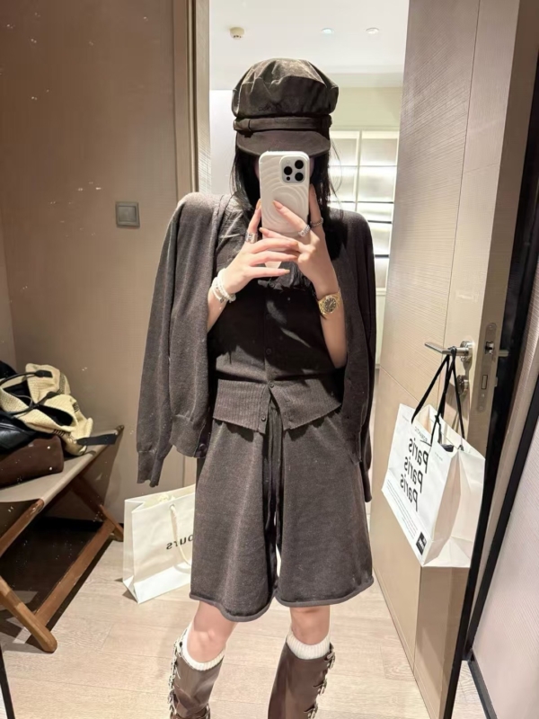 羊毛掛脖背心中褲開衫三件套裝