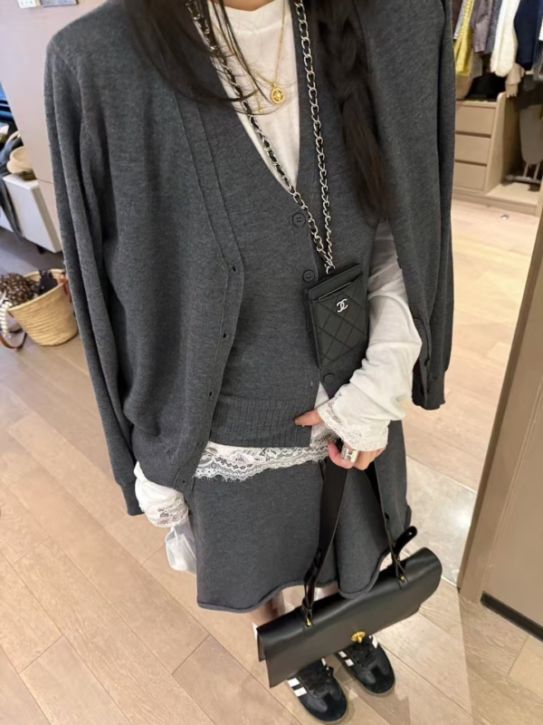 羊毛掛脖背心中褲開衫三件套裝