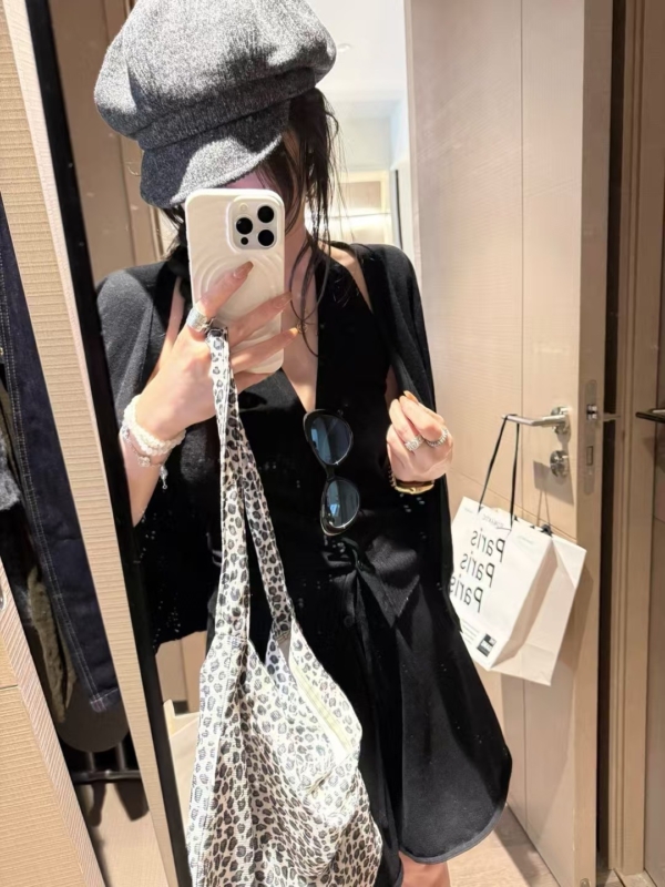 羊毛掛脖背心中褲開衫三件套裝