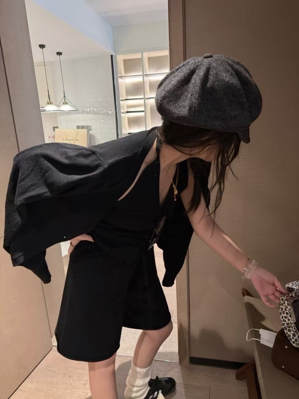 羊毛掛脖背心中褲開衫三件套裝