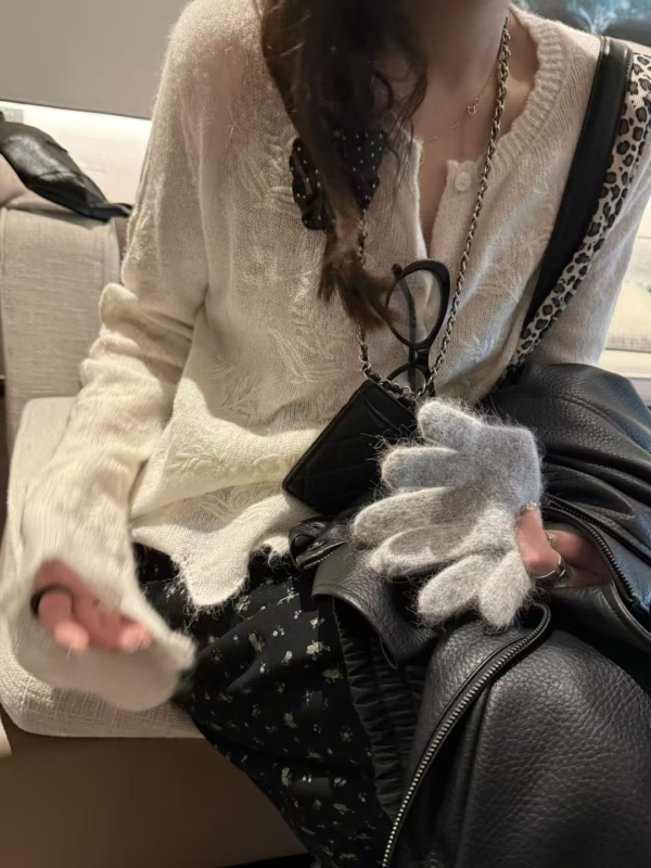 刺繡花邊長毛馬海小開衫