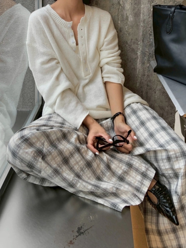 空氣感羊毛薄透針織衫上衣