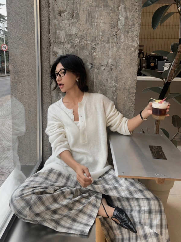 空氣感羊毛薄透針織衫上衣