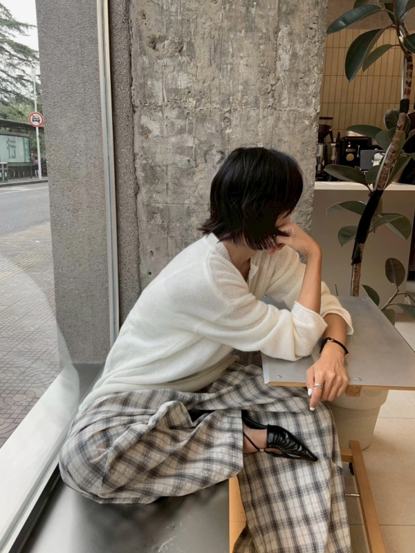 空氣感羊毛薄透針織衫上衣