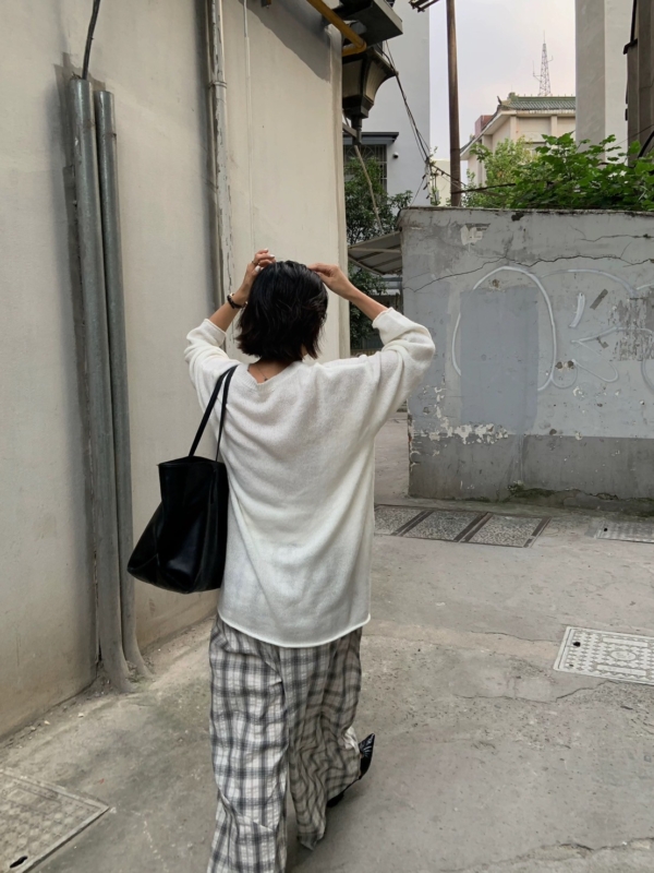 空氣感羊毛薄透針織衫上衣