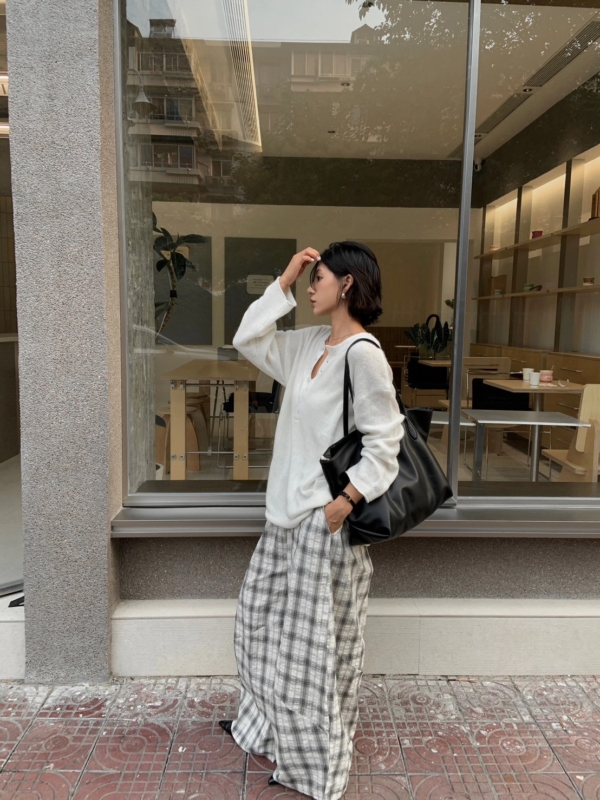 空氣感羊毛薄透針織衫上衣