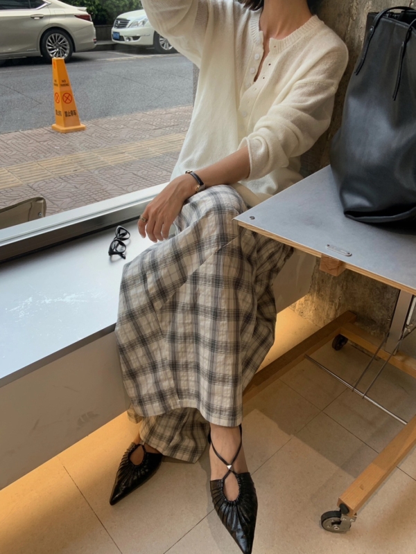 空氣感羊毛薄透針織衫上衣