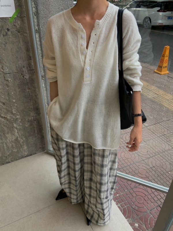 空氣感羊毛薄透針織衫上衣