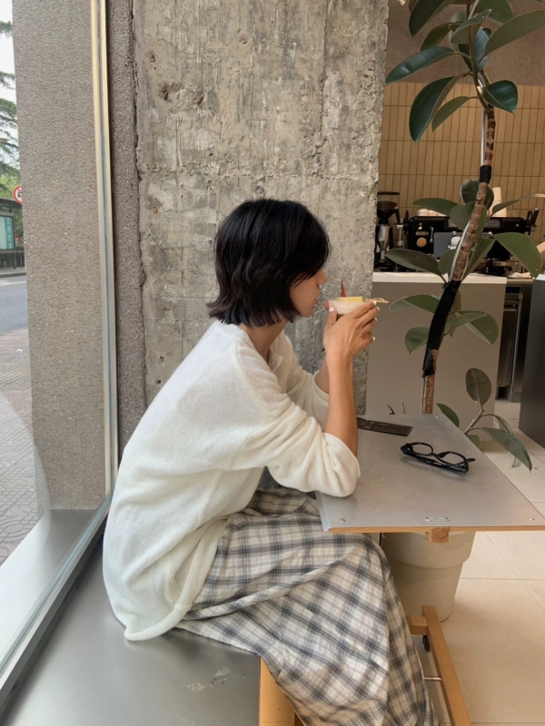 空氣感羊毛薄透針織衫上衣