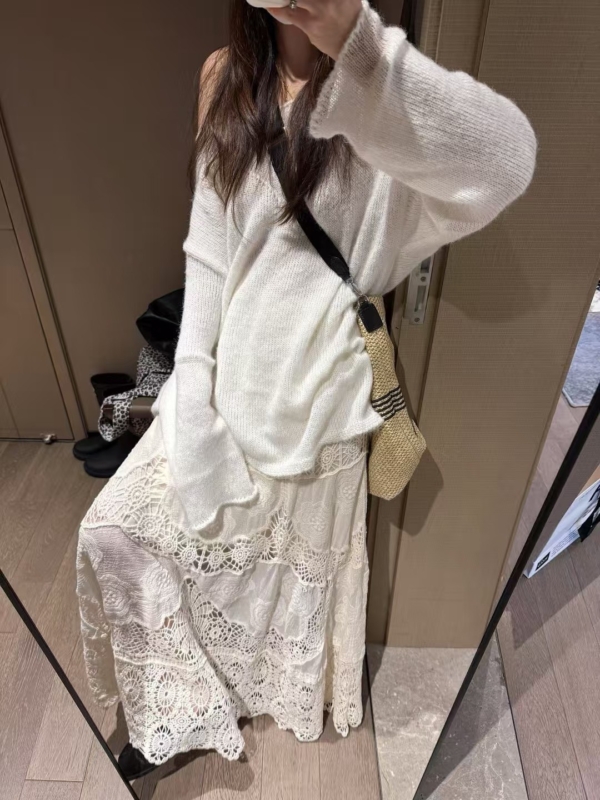 入秋鏤空拼接長袖毛衣