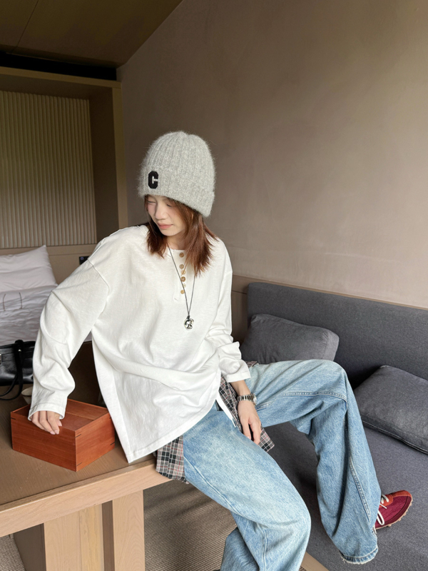 簡約不規則扣捲邊純色長袖T