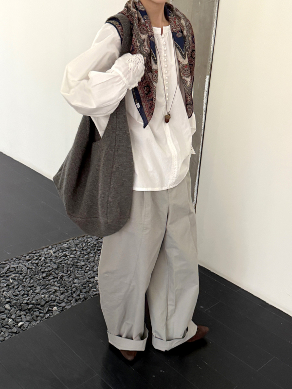 極簡多扣v領襯寬鬆襯衣