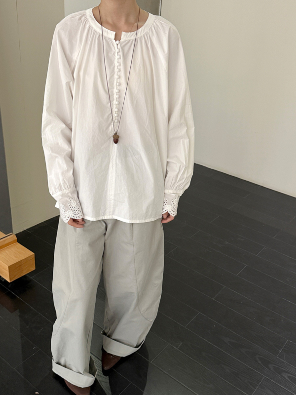 極簡多扣v領襯寬鬆襯衣